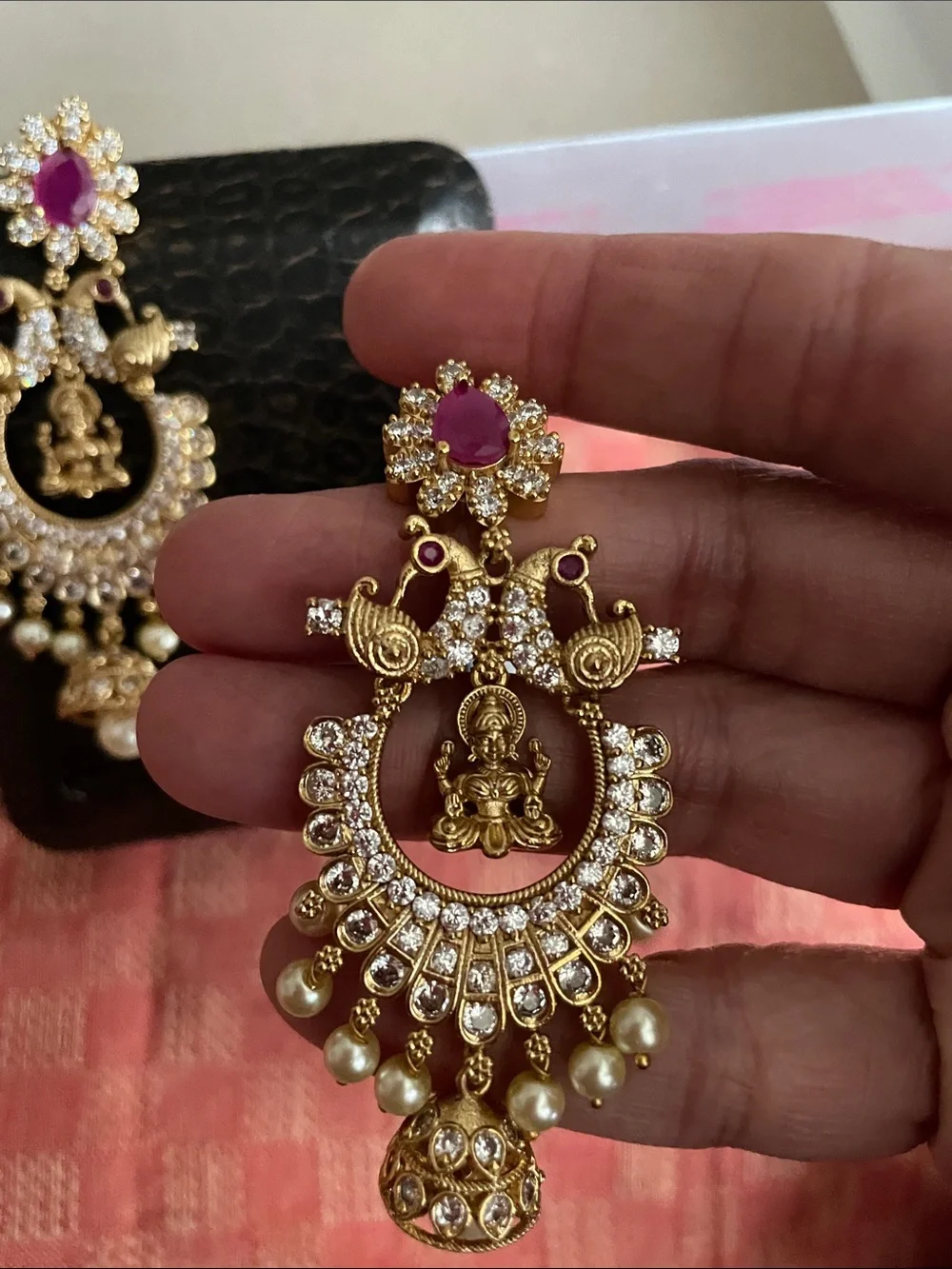 N/A elegant gold
